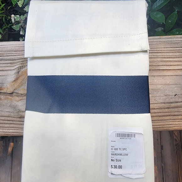 Crown & Ivy Ultra Performance standard/queen 400 thread count pillowcase set - Picture 1 of 3